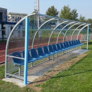Alternative view of HIŠICE ZA REZERVNE IGRALCE Mod. STANDARD, DOLŽINA 100 cm, Z 2 PVC SEDEŽOM Z NASLONJALO, UV ZAŠČITENO, NEVNETLJIVO, ALU KONSTRUKCIJA IZ PROFILA 50 x 30 mm, PREVLEKA IN STRANSKA ZAŠČITA IZ PROZORNEGA POLIKARBONATA 3 mm Z UV ZAŠČITO, HIŠA PRIDE FIKSIRANA ZA TEREN